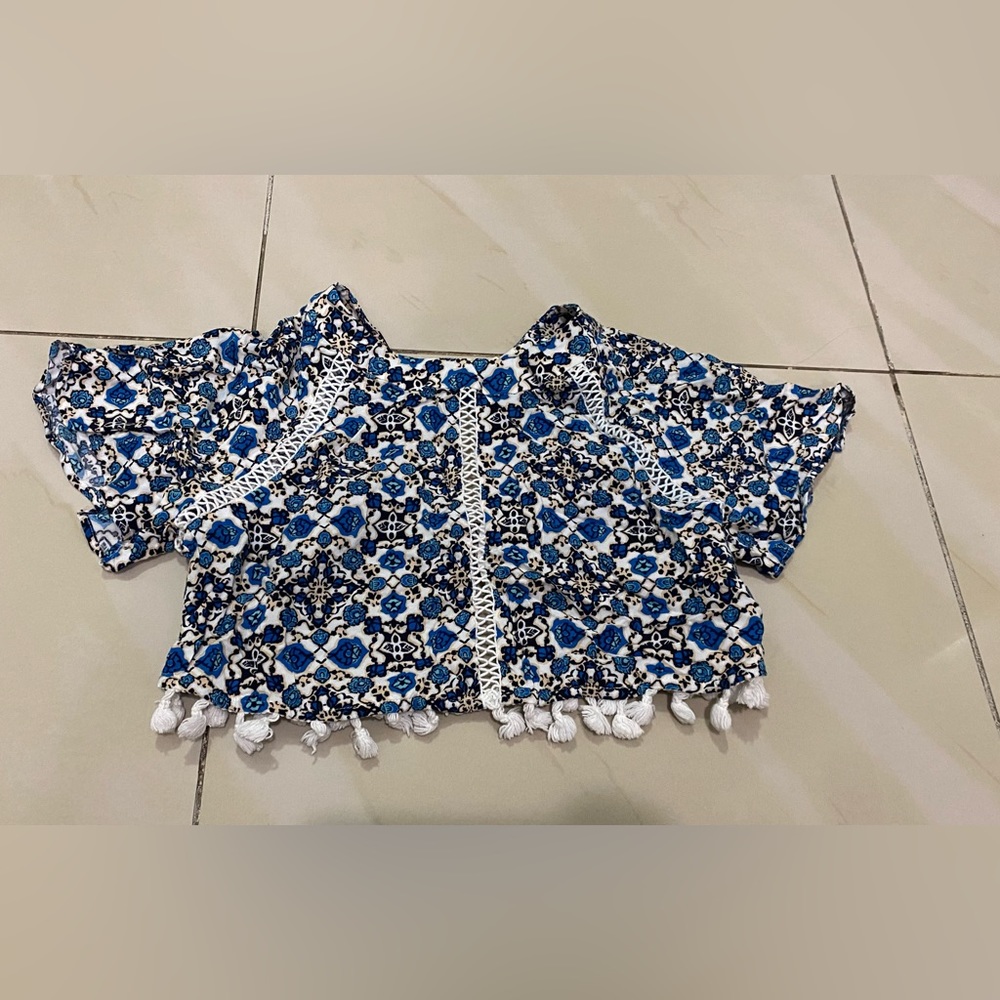 Forever 21 Shirt Womens Size S Crop Top Short Sleeve Floral Keyhole Tassel